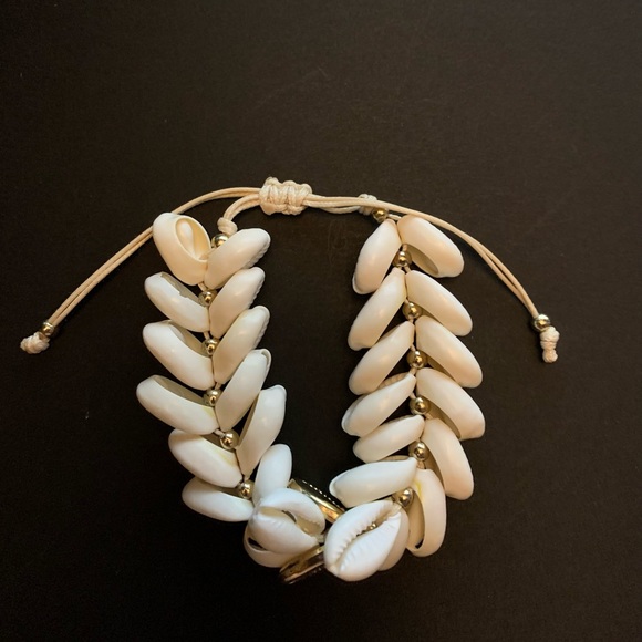 Jewelry - Seashell bracelet